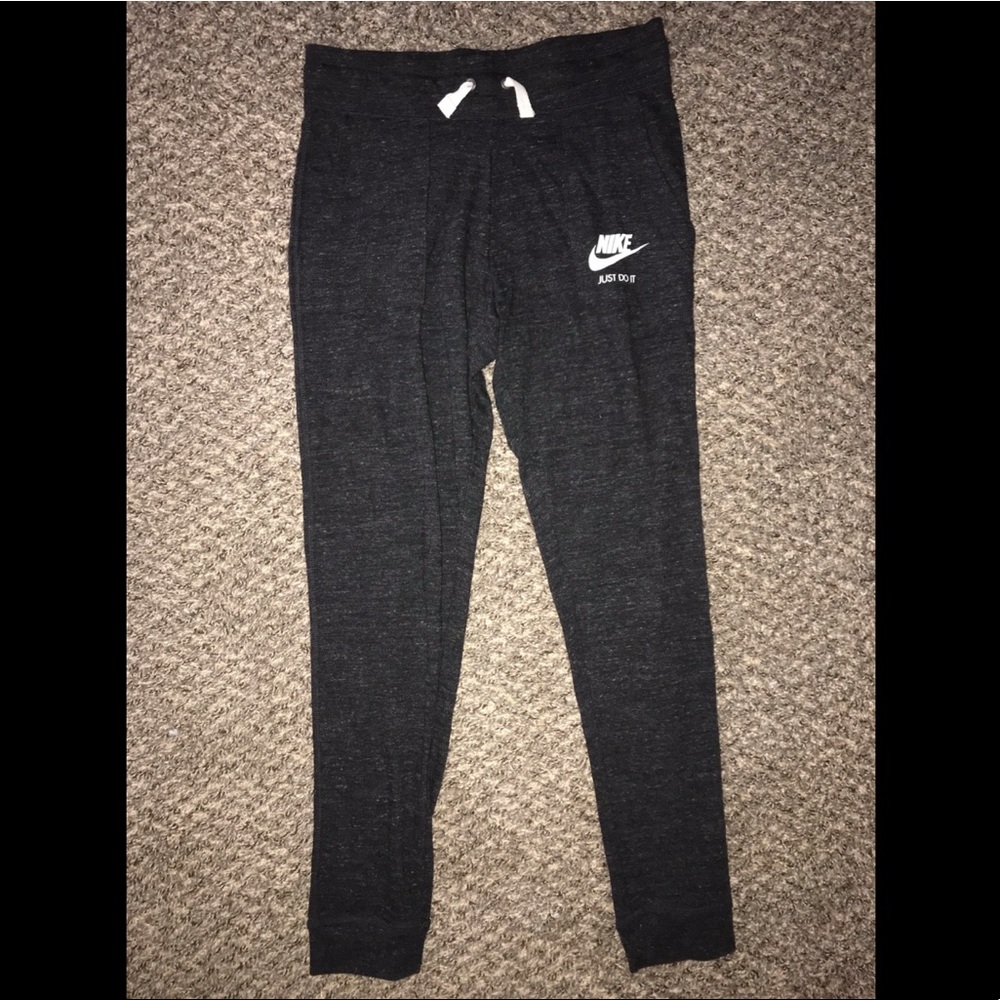 Women’s Nike joggers 🛑 SOLD 🛑